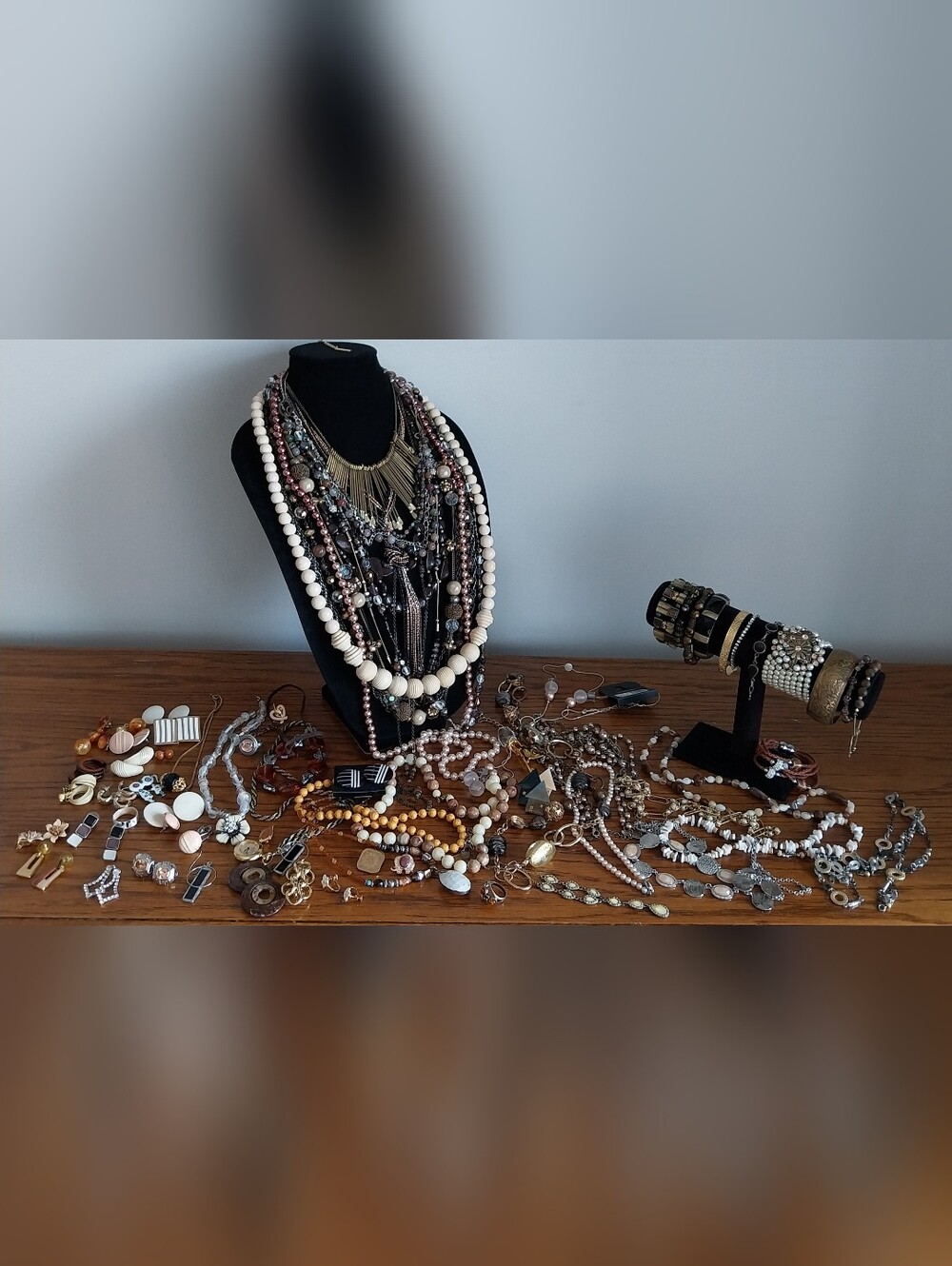 Vintage Multi-Color Women's Necklace Collection - Gold, Brown, Cream, Black - Picture 7 of 9